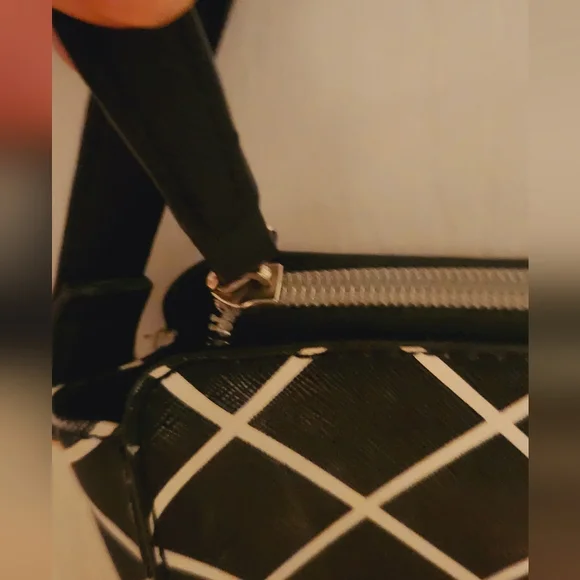 Kenneth Cole purse - Picture 11 of 11